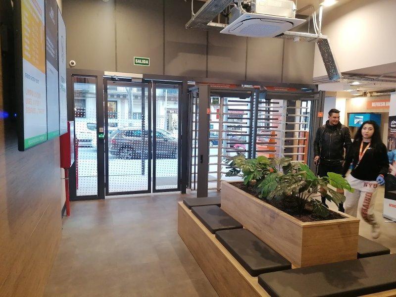 Photo de la salle de sport Basic-Fit Barcelona Carrer de Sardenya à C/ de Sardenya, 153, L'Eixample, 08013 Barcelona, Spain