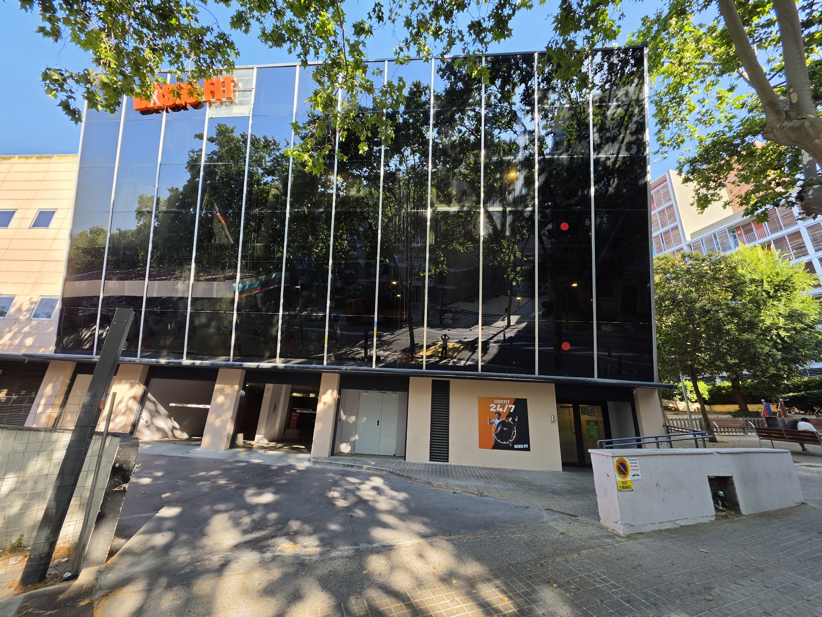 Photo de la salle de sport Basic-Fit Barcelona Vallcarca à Av. de Vallcarca, 235, Gràcia, 08023 Barcelona, España