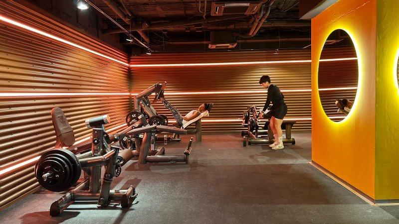 Photo de la salle de sport Claror Sardenya - CEM Claror à C/ de Sardenya, 333, Gràcia, 08025 Barcelona, Spain