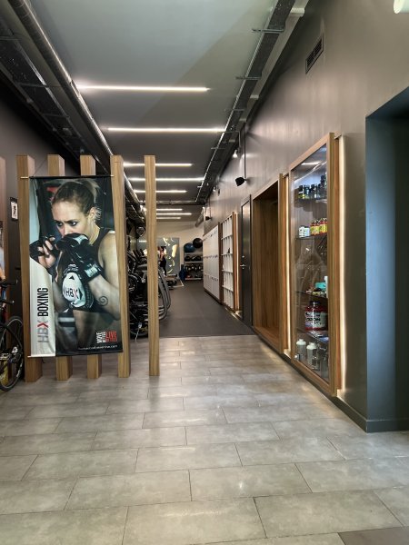 Photo de la salle de sport COSMOFIT à C/ de Roger de Llúria, 40, L'Eixample, 08009 Barcelona, Spain