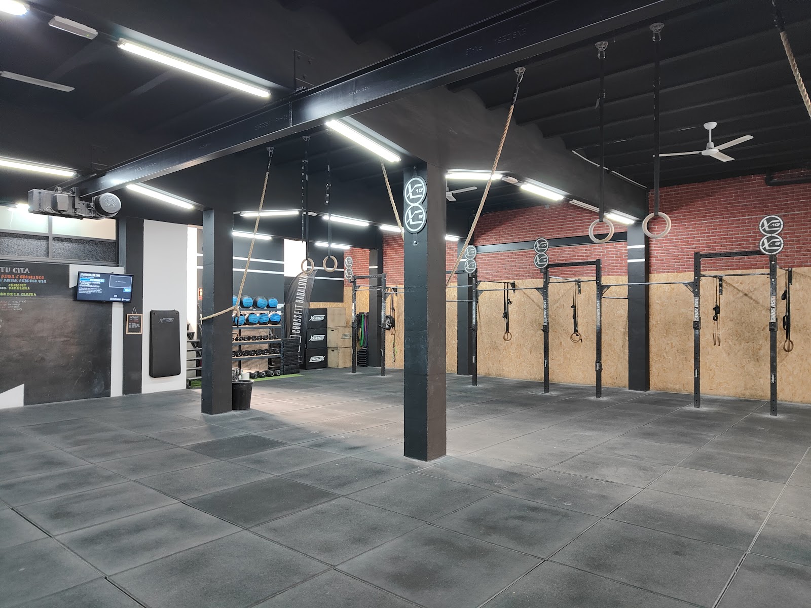 Photo de la salle de sport CrossFit Badalona à Carrer de la Camèlia, 36, 08912 Badalona, Barcelona, España