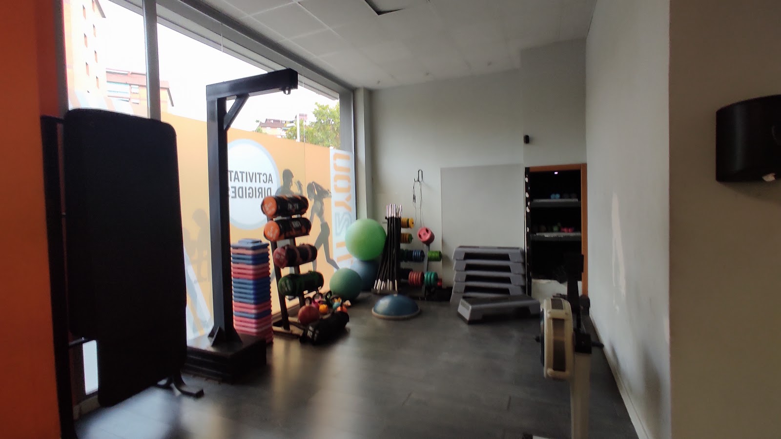 Photo de la salle de sport Fit2You Badalona à Av. d'Alfons XIII, 227, 08918 Badalona, Barcelona, España