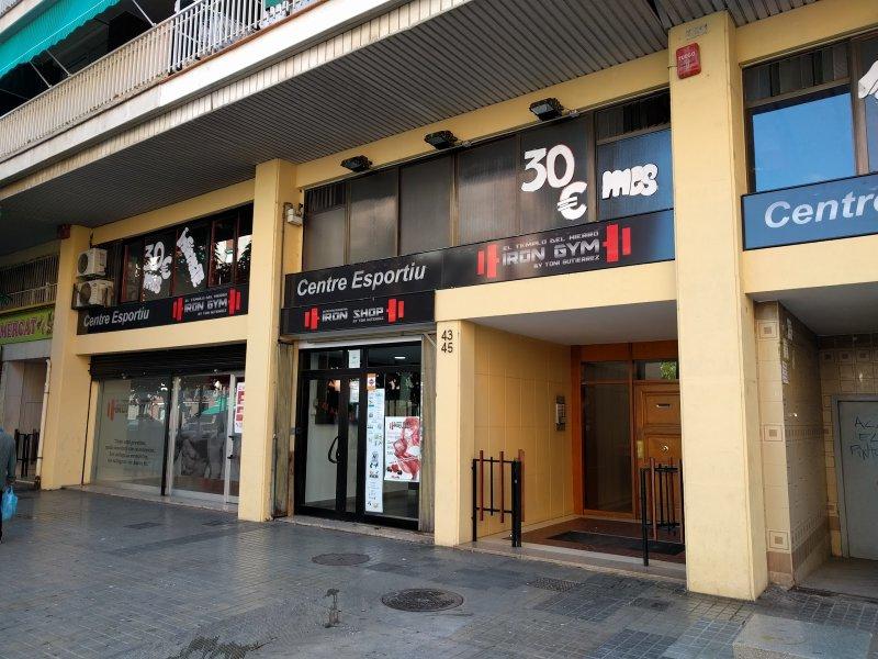 Photo de la salle de sport IRON GYM BY TONI GUTIERREZ à Ctra. Antiga de València, 43, 45, 08914 Badalona, Barcelona, Spain