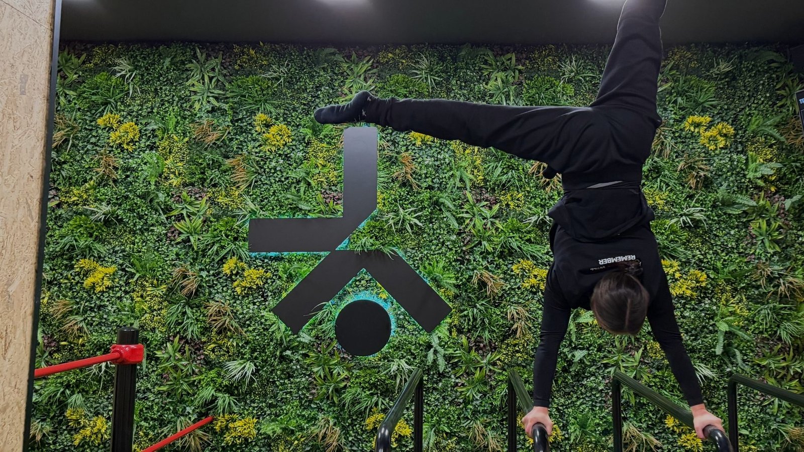 Photo de la salle de sport Kratos Calisthenics Paris à Carrer de París, 145, Bajos 1, Eixample, 08036 Barcelona, España