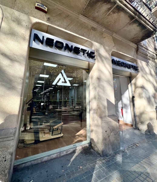 Photo de la salle de sport Neonetic Barcelona à Gran Via de les Corts Catalanes, 529, L'Eixample, 08011 Barcelona, Spain