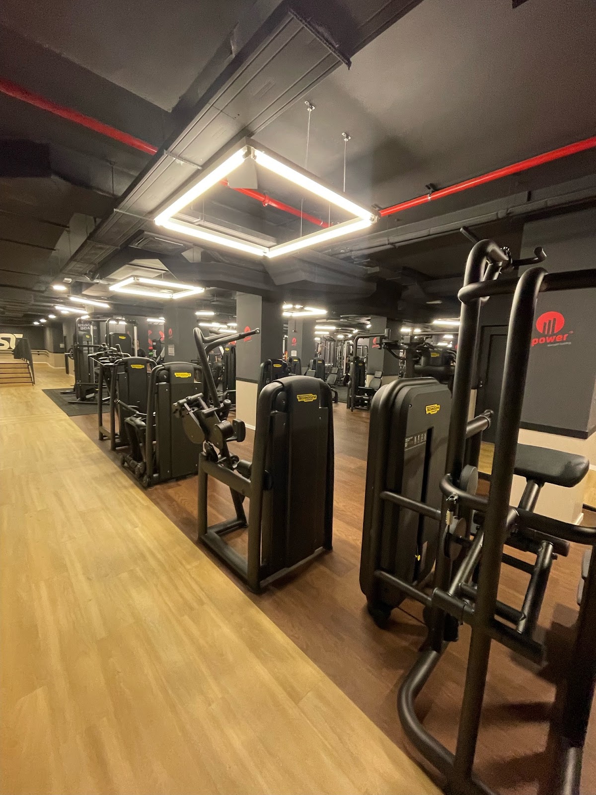 Photo de la salle de sport Synergym Barcelona Plaza Cosmos à Plaça Cosmos, 1, Horta-Guinardó, 08032 Barcelona, España
