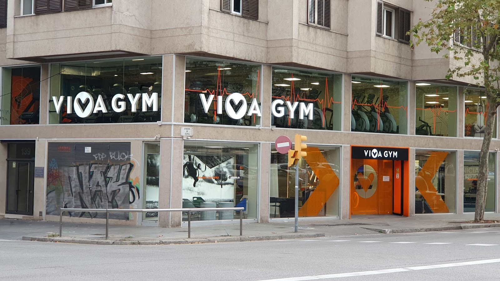 Photo de la salle de sport VivaGym Entença à Avinguda de Roma, 42, Eixample, 08015 Barcelona, España