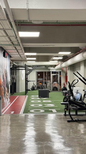 Photo de la salle de sport VivaGym Londres | Gimnasio en Barcelona à C/ de Londres, 69, L'Eixample, 08036 Barcelona, Spain