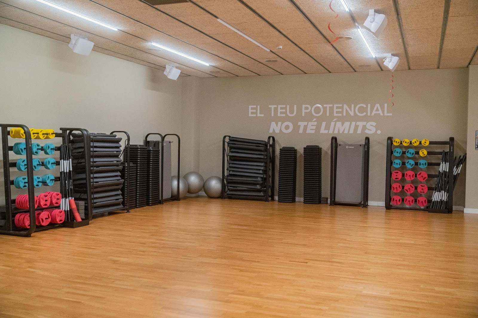 Photo de la salle de sport VivaGym Sagrera à Carrer del Pegàs, 9, Sant Andreu, 08027 Barcelona, España