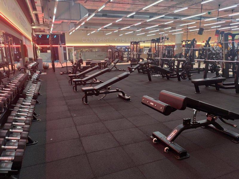 Photo de la salle de sport VivaGym Sant Antoni | Gimnàs a Barcelona à Carrer del Comte d'Urgell, 1, L'Eixample, 08011 Barcelona, Spain